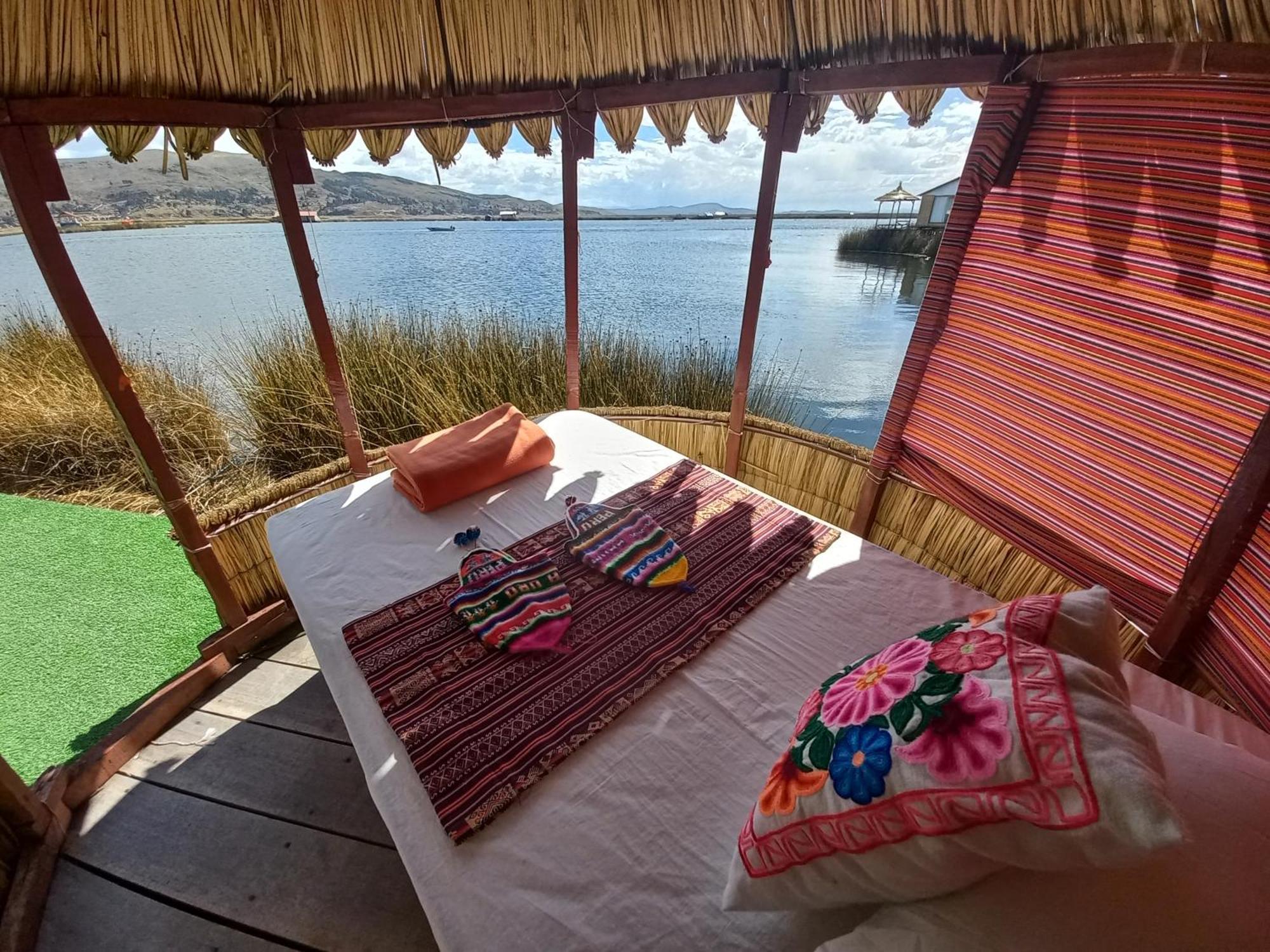 Uros Aruma-Uro On Uros Floating Islands Hotell Puno Exteriör bild